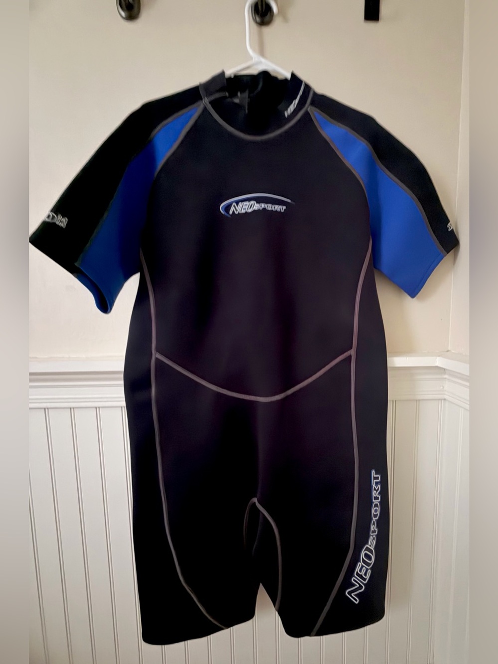 NEOsport Men's Short Sleeve Swim Wet Suit in Black and Blue